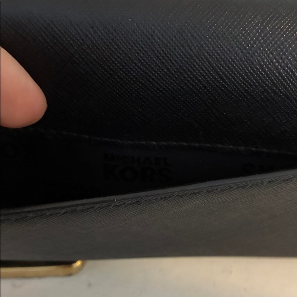 Michael Kors Elegant Black Wallet - Picture 6 of 13